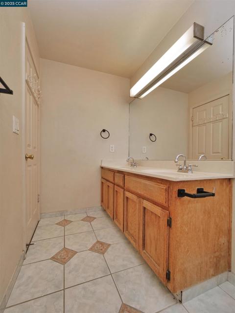 4300 Cannington Lane, Salida CA: https://media.crmls.org/mediaz/45a8b6d1-c32f-4102-90ad-849eff2db48c.jpg