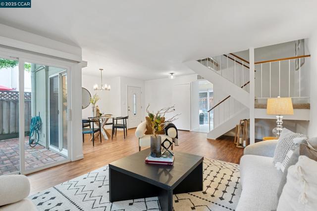 136 Garden Creek Pl, Danville CA: https://media.crmls.org/mediaz/45a8d606-fcbe-487e-8bdf-81f9b376bb18.jpg