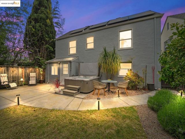 3712 Maple AVE, Oakland CA: https://media.crmls.org/mediaz/45a932d9-1487-49a7-bb47-bb93c6cbb909.jpg