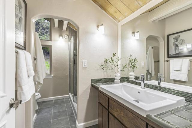 19233 Mountain Way, Los Gatos CA: https://media.crmls.org/mediaz/45a94478-699b-419d-b0e7-93bc1f380ce7.jpg