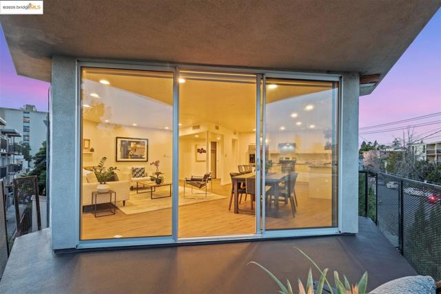 383 Staten Ave, Oakland CA: https://media.crmls.org/mediaz/45a9aad1-bc16-441d-a118-f62884be48d4.jpg