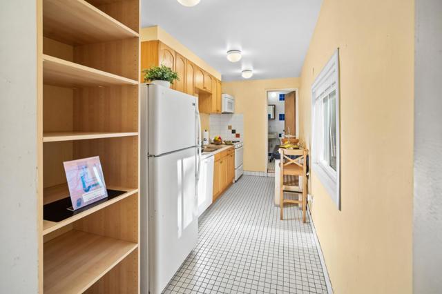 2066 Sterling Avenue, Menlo Park CA: https://media.crmls.org/mediaz/45a9cfc7-1661-4ce1-b7ff-0f6e8df00bb0.jpg