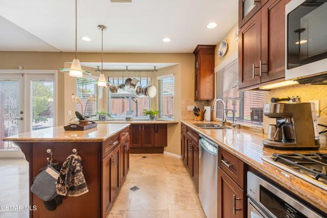 2753 Deerwood Avenue, Simi Valley CA: https://media.crmls.org/mediaz/45aaa96f-9bd6-4861-9885-a8414de50b63.jpg