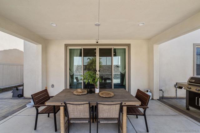 27983 Moosa Creek Way, Valley Center CA: https://media.crmls.org/mediaz/45ab03ff-03e8-4cac-89d7-90c8eb37eb92.jpg