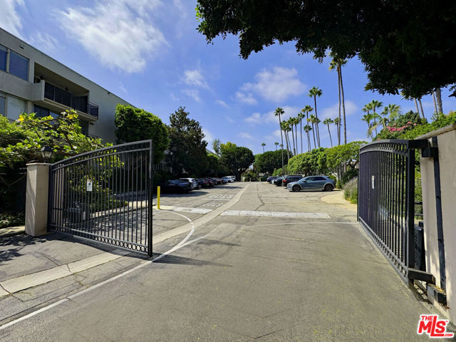 Drew Fenton | 289 S Barrington Avenue Los Angeles CA | MLS: 7450372 Drew Fenton | 289 S Barrington Avenue Los Angeles CA | MLS: 7450372