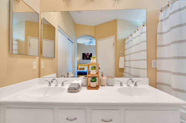 Image 15 of 32 For 83939 Carolina Court