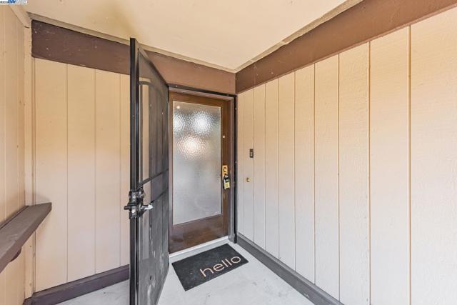 39090 Presidio Way, Fremont CA: https://media.crmls.org/mediaz/45abae12-3b98-421e-a1a7-a34db444c86b.jpg