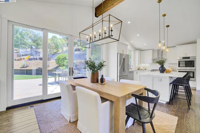 382 Castello Rd, Lafayette CA: https://media.crmls.org/mediaz/45abe8ce-3c94-4c1b-8359-5d0402e4da83.jpg