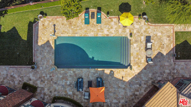 19000 Dorlon Drive, Tarzana CA: https://media.crmls.org/mediaz/45ac0fa4-0010-42b4-921d-272f2d122dbe.jpg