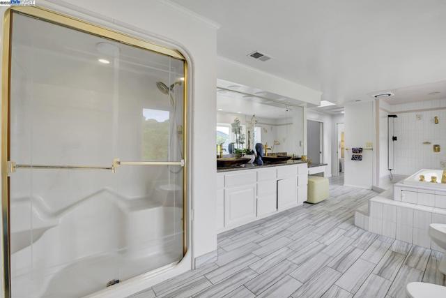 10705 Dublin Canyon Rd, Pleasanton CA: https://media.crmls.org/mediaz/45acbc05-b180-4dd8-a4f7-26c1e7b93c9b.jpg