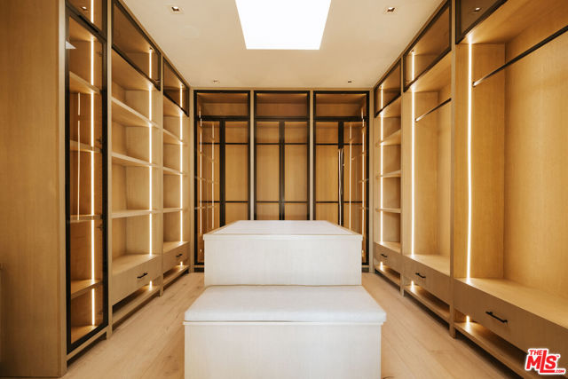 13674 Bayliss Road, Los Angeles CA: https://media.crmls.org/mediaz/45ad2a24-2168-474d-b3a5-1b3205e7f380.jpg