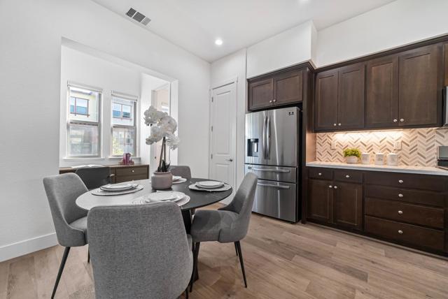 329 Cherokee Loop, Mountain View CA: https://media.crmls.org/mediaz/45ad763b-df53-442a-a9c1-0cd6a8e0320c.jpg