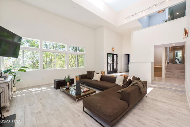 28333 Foothill Drive, Agoura Hills CA: https://media.crmls.org/mediaz/45ad97d8-fdfc-46b5-ac2b-14ffef8e37ff.jpg