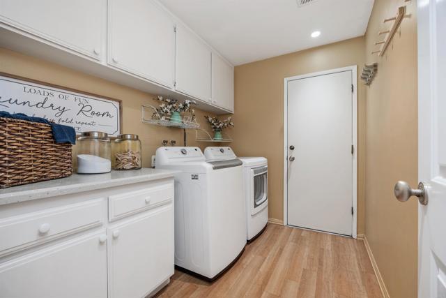 Detail Gallery Image 19 of 32 For 458 3rd St, Encinitas,  CA 92024 - 3 Beds | 3 Baths