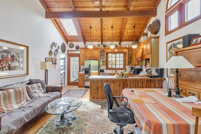 1025 Tamarind Street, Montara CA: https://media.crmls.org/mediaz/45aeabc8-f39a-45de-b3c1-8f37c026d6c6.jpg
