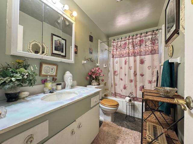 7585 Joshua Lane, Yucca Valley CA: https://media.crmls.org/mediaz/45aeced8-0e94-48f9-a023-914e5393e0fd.jpg