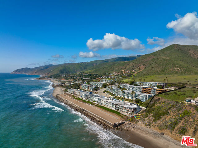 11862 Starfish Lane, Malibu CA: https://media.crmls.org/mediaz/45af58a8-428d-4f36-b116-8d069009594c.jpg