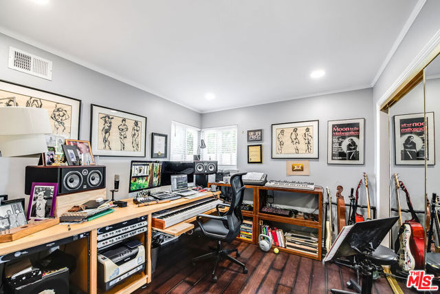 2223 Mcrae Drive, San Pedro CA: https://media.crmls.org/mediaz/45af5ea0-0c79-4595-a98c-c936506222e3.jpg