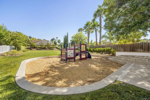 4867 Seascape Drive, Oceanside CA: https://media.crmls.org/mediaz/45af875c-a37b-493d-9f39-baef3aea0f6a.jpg