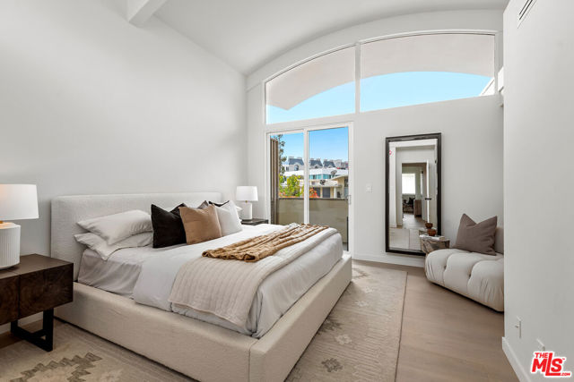 4715 La Villa Marina, Marina del Rey CA: https://media.crmls.org/mediaz/45afa044-cf99-4865-a3bd-669e546a2720.jpg
