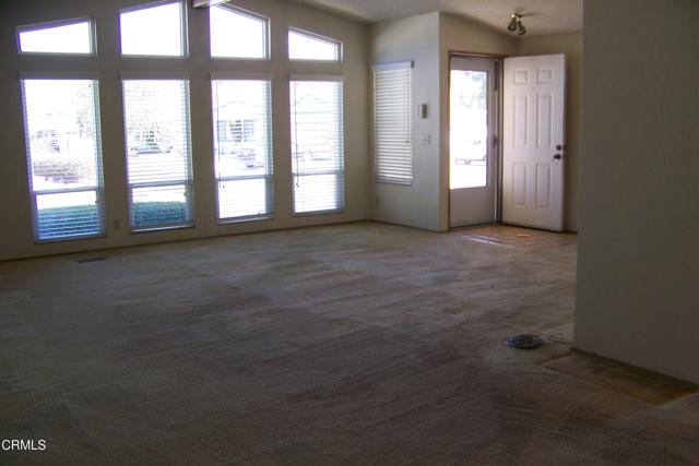 975 W Telegraph Road, Santa Paula CA: https://media.crmls.org/mediaz/45b080bd-d1b0-4e73-8582-09cea454fd65.jpg