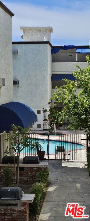 18530 Hatteras Street, Tarzana CA: https://media.crmls.org/mediaz/45b0cbdc-8f86-4658-bffb-1841df698f60.jpg