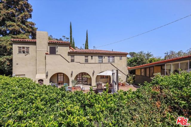 2515 N Commonwealth Avenue, Los Angeles CA: https://media.crmls.org/mediaz/45b0cd57-26c2-4a24-8936-7230a3befc03.jpg