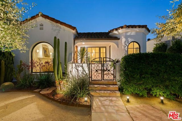 3864 3rd Avenue, Los Angeles CA: https://media.crmls.org/mediaz/45b140de-1942-4114-92ad-0bc257a994b8.jpg