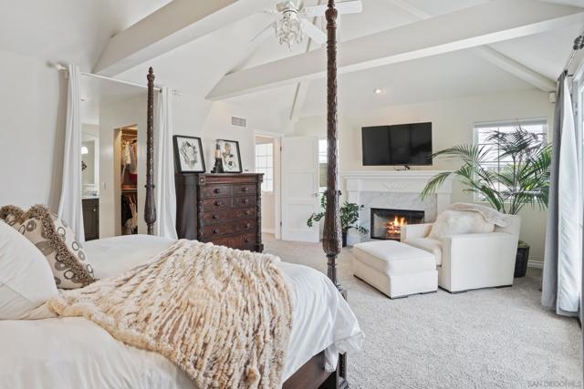 7824 Exchange Pl, La Jolla CA: https://media.crmls.org/mediaz/45b15a64-daaf-4cf7-818d-e0f24b1128ed.jpg