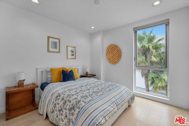 310 Washington Boulevard, Marina del Rey CA: https://media.crmls.org/mediaz/45b160ed-4102-4022-86e1-428413b6d8d6.jpg