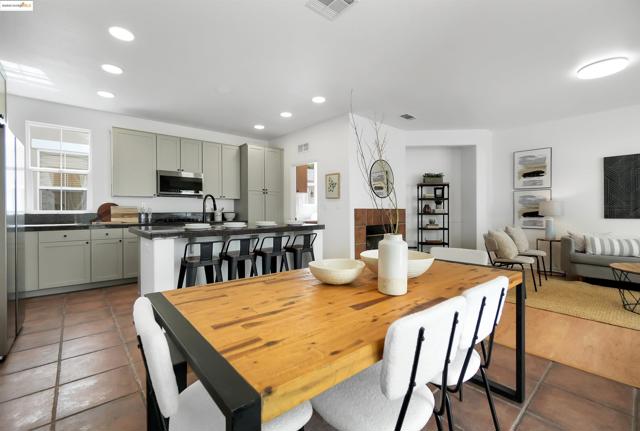 1165 Cottage Ln, Hercules CA: https://media.crmls.org/mediaz/45b191cb-feb1-4462-8cf4-9d194baf2a38.jpg