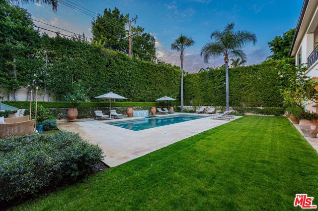 623 N ALTA Drive, Beverly Hills CA: https://media.crmls.org/mediaz/45b20b67-22bf-40cd-bca1-c37145cc505a.jpg