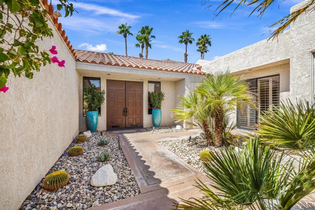 10605 Wimbledon Drive, Rancho Mirage CA: https://media.crmls.org/mediaz/45b29285-228b-49ad-9cb1-39229a1325b5.jpg