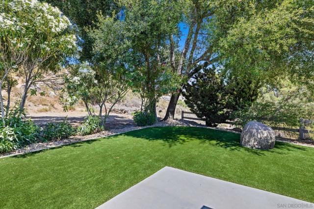 2686 Via Viejas, Alpine CA: https://media.crmls.org/mediaz/45b2d094-674a-4e92-995b-fa8ef8b38450.jpg
