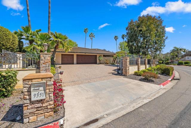 9351 La Jolla Farms Rd, San Diego CA: https://media.crmls.org/mediaz/45b2fda0-f995-406e-a24d-0bc1ae4a09a8.jpg