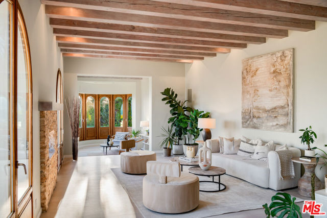 32804 Pacific Coast Highway, Malibu CA: https://media.crmls.org/mediaz/45b323b4-59c7-445d-93ca-b2eefd015b46.jpg