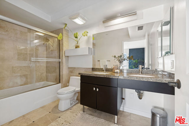 1150 S Oxford Avenue, Los Angeles CA: https://media.crmls.org/mediaz/45b3c2e9-5af2-4276-bb4f-86c135b47c0b.jpg