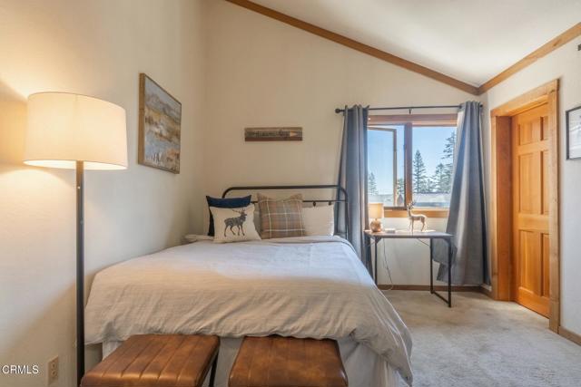 435 Lakeview Boulevard, Mammoth Lakes CA: https://media.crmls.org/mediaz/45b40cd0-ec48-4db6-8857-2ffb312e1914.jpg