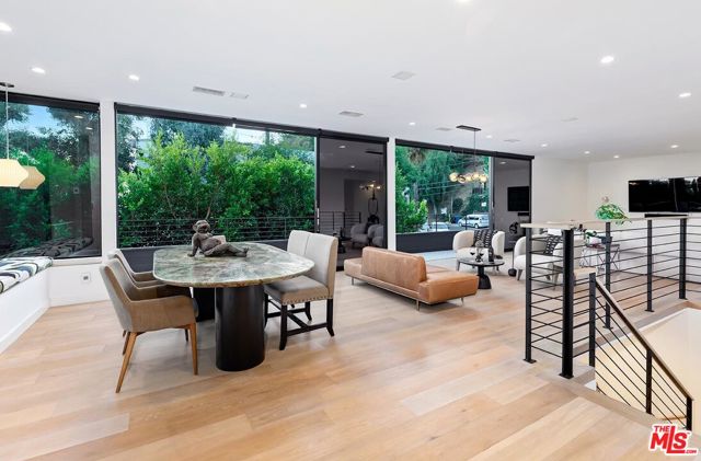 2164 Sunset Plaza Drive, Los Angeles CA: https://media.crmls.org/mediaz/45b41cd2-35da-419b-a68e-f24f35e33aa7.jpg