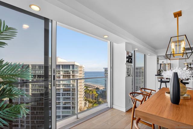 1810 Avenida Del Mundo, Coronado CA: https://media.crmls.org/mediaz/45b48a2a-d53c-4e8e-9746-84f4bf7aceca.jpg