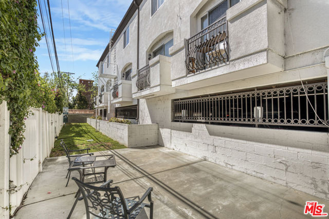 Image 7 of 32 For 5330 Satsuma Avenue