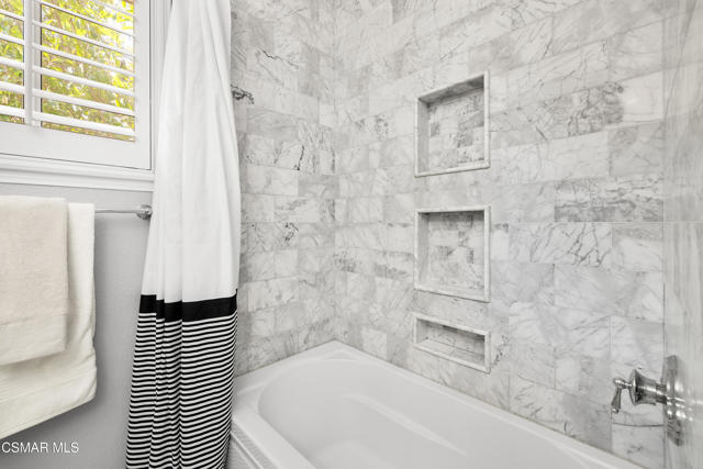 3206 Clarita Court, Thousand Oaks CA: https://media.crmls.org/mediaz/45b4e6d2-ede2-46c2-abfe-fe4abac2f137.jpg