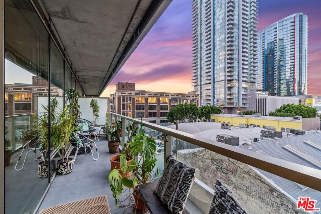 1155 S Grand Avenue 412, Los Angeles, CA 90015