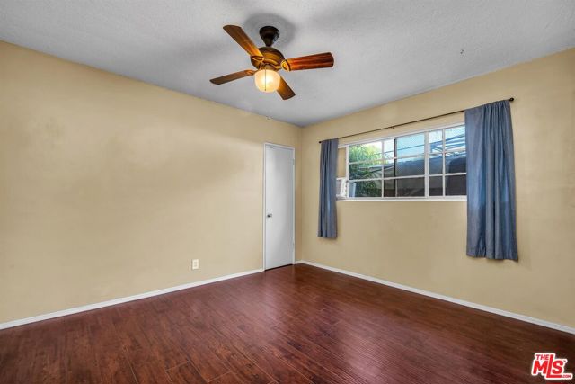1050 N Laurel Avenue, West Hollywood CA: https://media.crmls.org/mediaz/45b513a4-77a4-4cbd-881a-574fc6864cc5.jpg