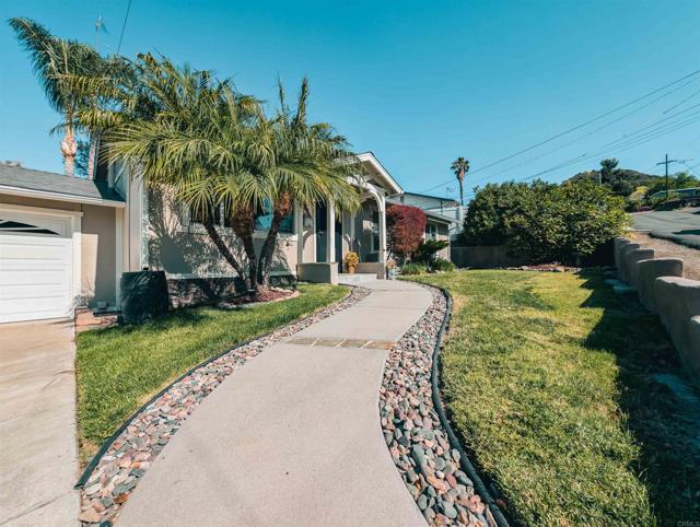 8635 La Butte Lane, Santee CA: https://media.crmls.org/mediaz/45b536e9-fa74-4efc-be07-7c4d25c63de2.jpg