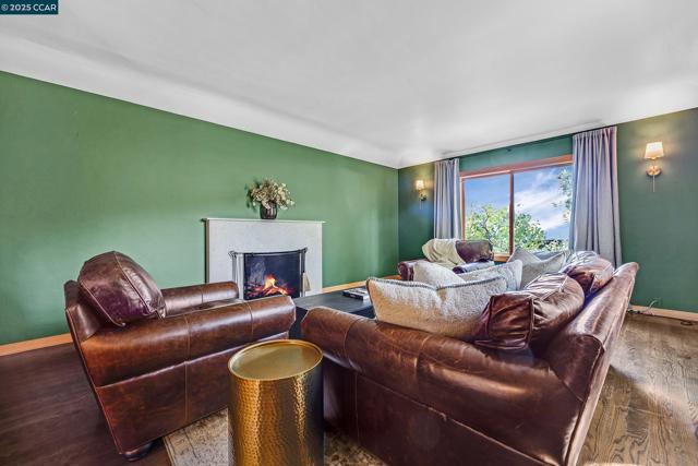 1301 Thomas Dr, Martinez CA: https://media.crmls.org/mediaz/45b5ea52-bb99-46c8-a547-9b0ea4bfe63b.jpg