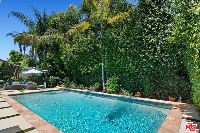 13155 Hartsook Street, Sherman Oaks CA: https://media.crmls.org/mediaz/45b6a6db-8e77-495d-bce3-f015fcaa6dea.jpg