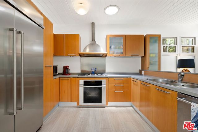 2509 Greenvalley Road, Los Angeles CA: https://media.crmls.org/mediaz/45b6a976-d54b-49cd-8fb0-e11f20306a4e.jpg
