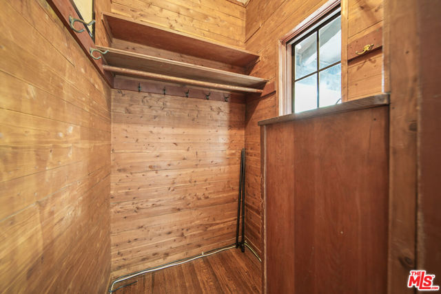 6686 Emmet Terrace, Los Angeles CA: https://media.crmls.org/mediaz/45b6fec6-6522-47b0-8170-7ef7208c6d73.jpg