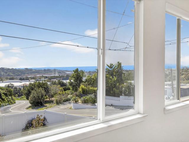 Detail Gallery Image 13 of 42 For 1858 Avocado Rd, Oceanside,  CA 92054 - 5 Beds | 3/1 Baths